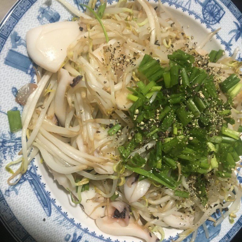 Step 4 Final Product Stir-fried Squid with Bean Sprouts