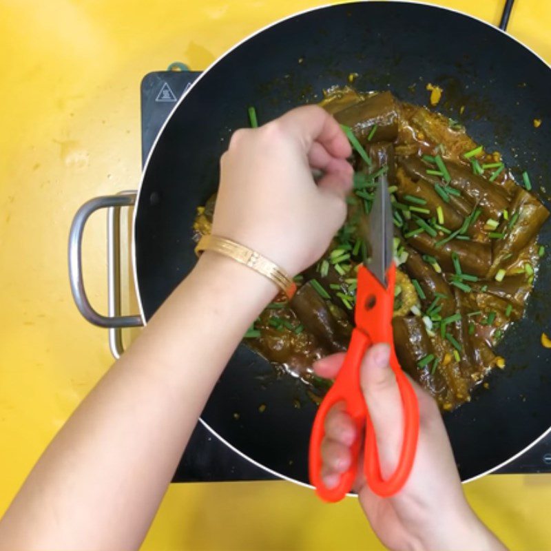 Step 3 Stir-fried Eggplant with Soy Sauce