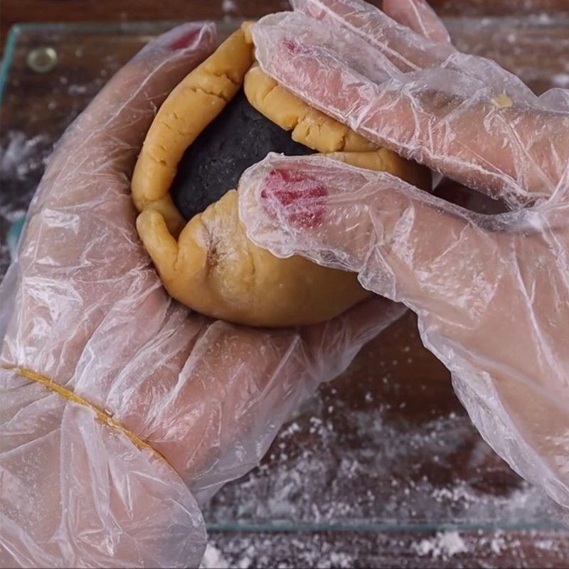 Step 6 Shaping the Moon Cake with black sesame and salted egg