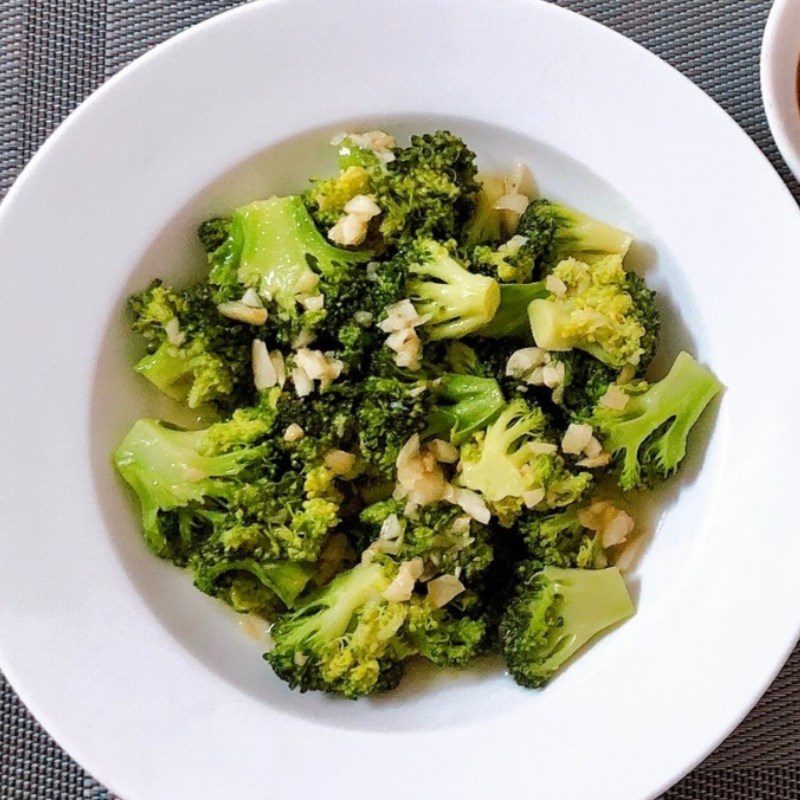 Step 3 Final product Garlic stir-fried broccoli