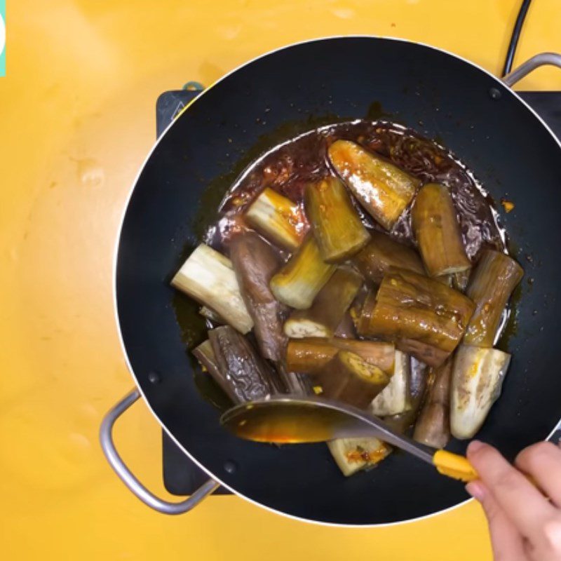 Step 3 Stir-fried Eggplant with Soy Sauce