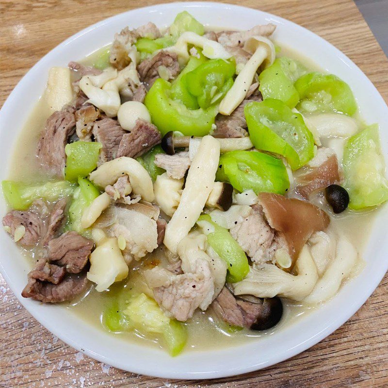 Step 4 Final product Stir-fried gourd with pork and mushrooms