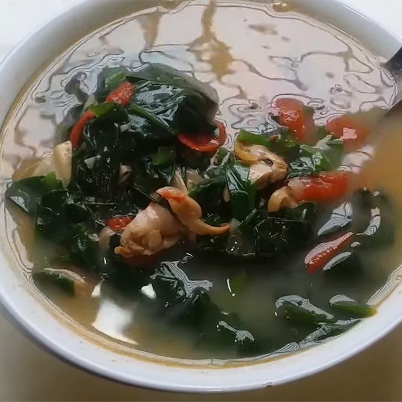 Step 5 Final product, clam soup with spinach and tomatoes