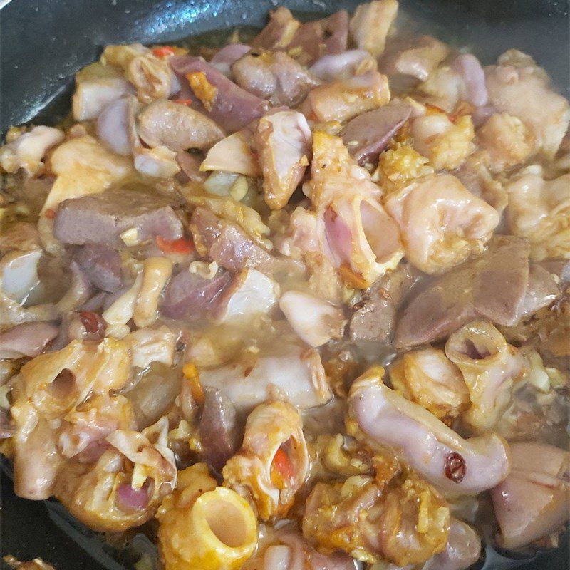 Step 5 Finished product Stir-fried pig intestines with turmeric (recipe shared by a user)