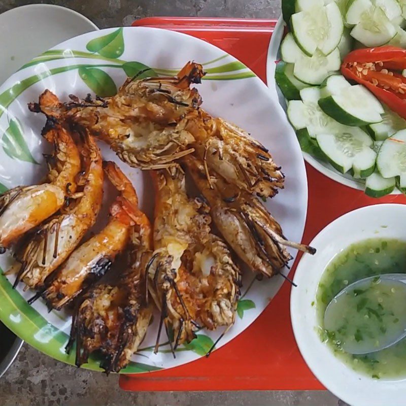 Step 5 Final product of grilled giant river prawns with satay