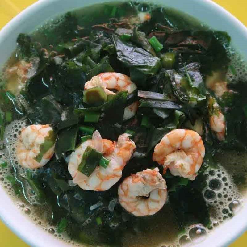 Step 4 Final product Seaweed soup with fresh shrimp