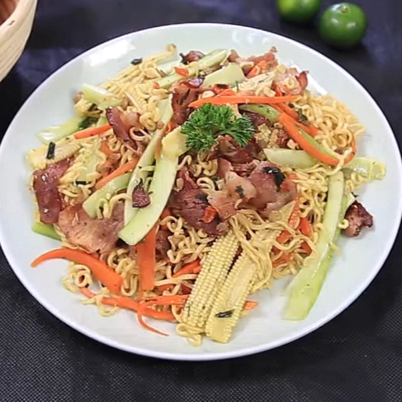 Step 5 Final Product Mixed noodles with vegetables and bacon
