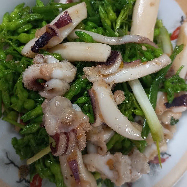 Step 4 Final Product Stir-fried squid with climbing wattle