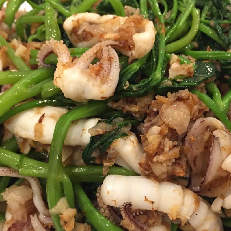 Step 4 Finished product Stir-fried squid with water spinach and dried shrimp