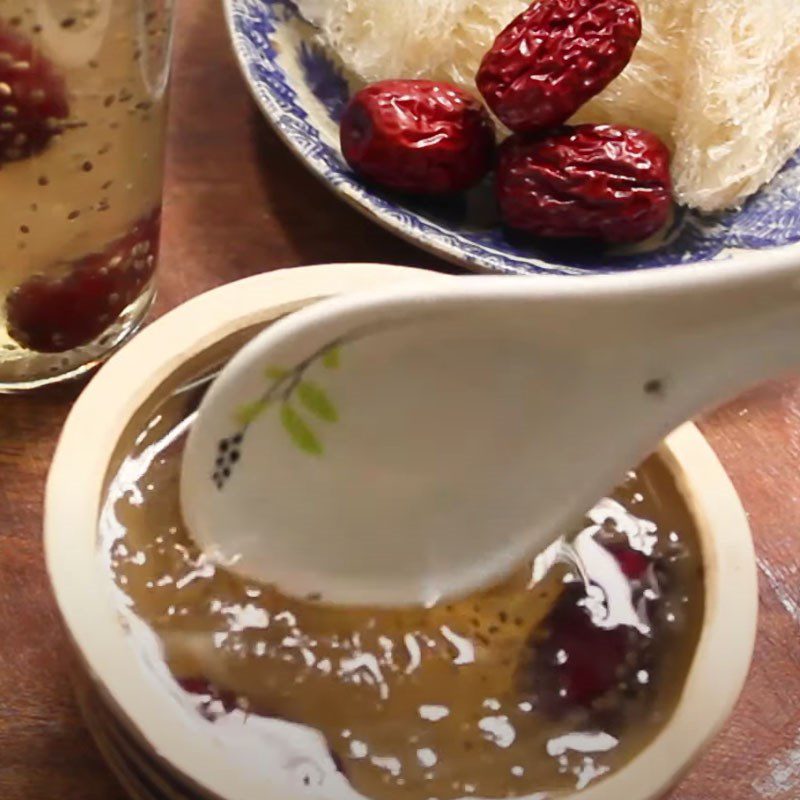 Step 4 Final Product Steamed bird's nest with red apple and chia seeds