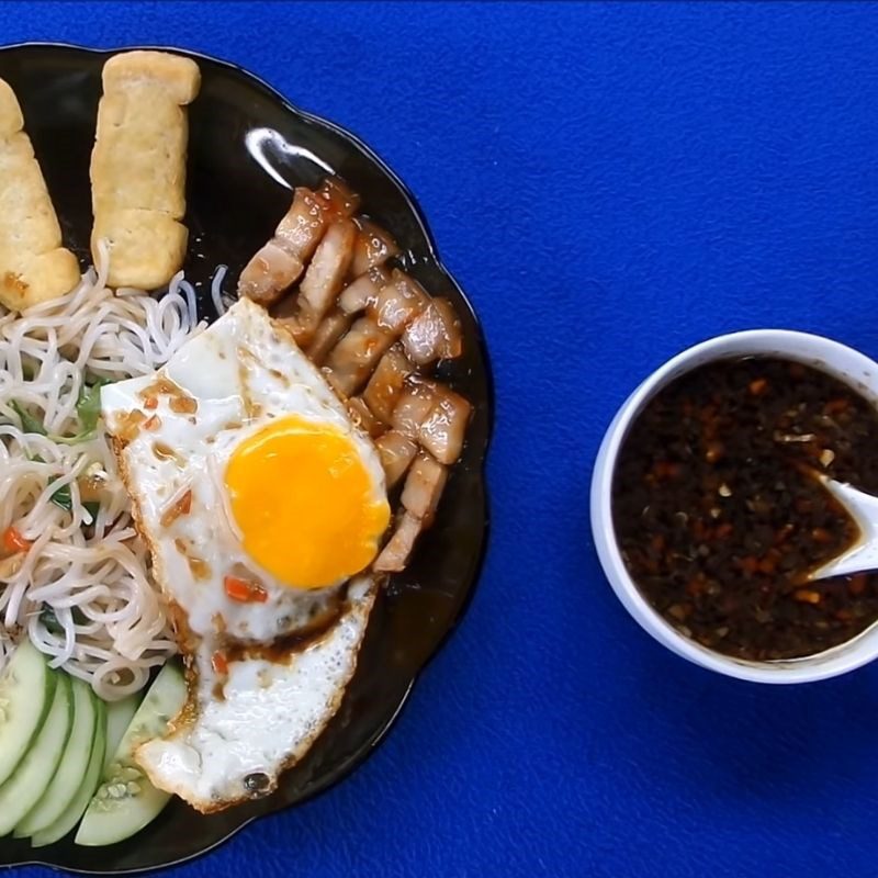 Step 8 Finished product of noodle dish with soy sauce, meat, and egg