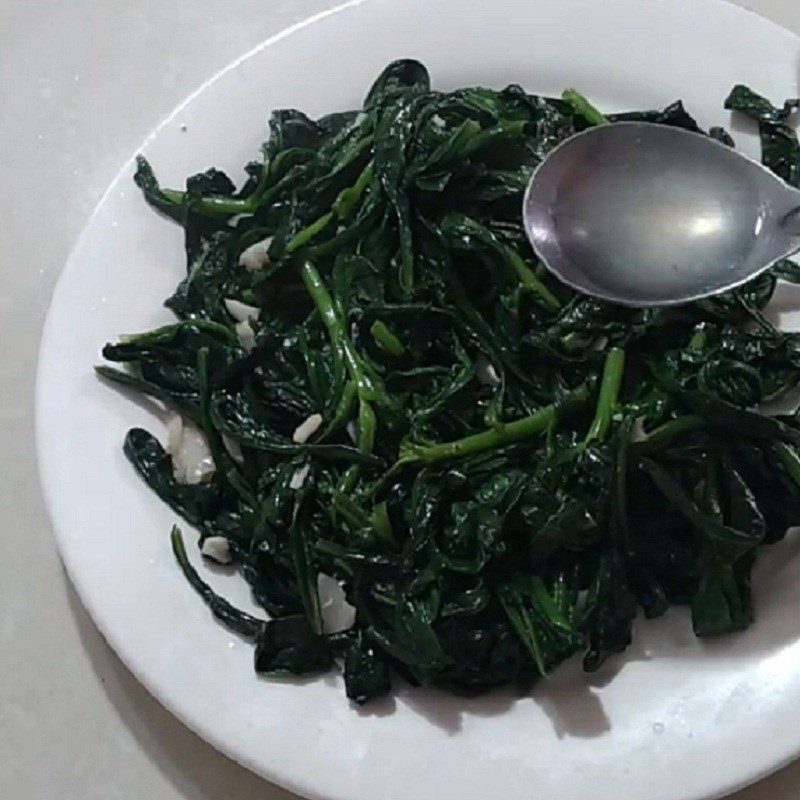 Step 3 Final product Stir-fried dandelion with garlic