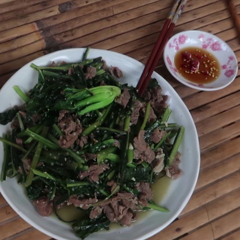 Step 4 Final Product Stir-fried dandelion greens with beef