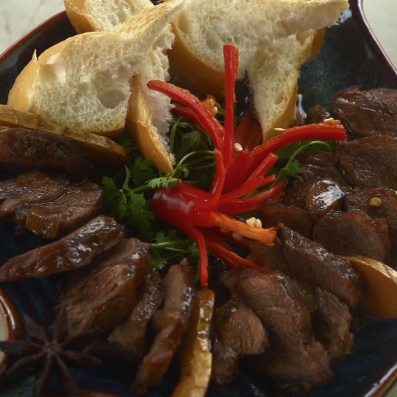 Step 5 Finished Product Beef brisket stir-fried with soy sauce