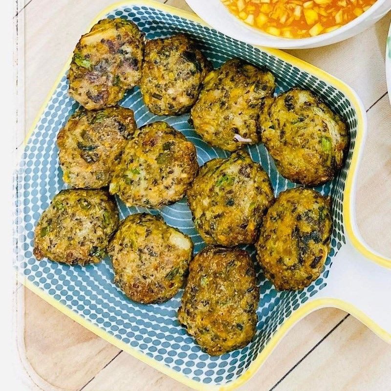 Step 7 Finished product of crispy fried snail cake