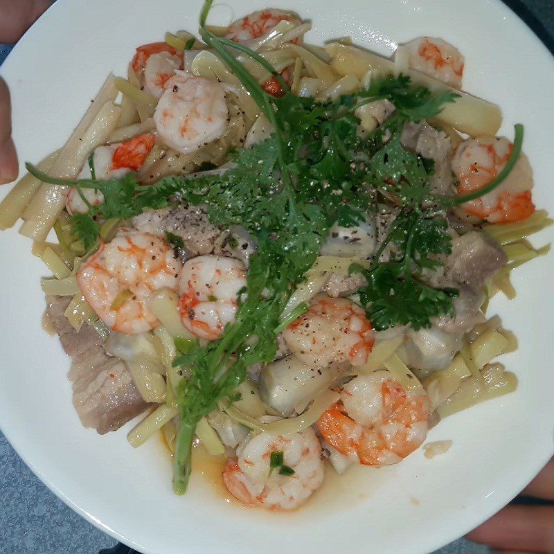 Step 4 Final Product Bồn Bồn stir-fried with shrimp and pork