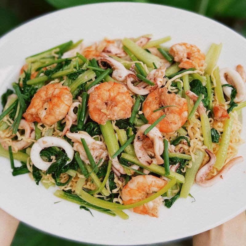 Step 5 Final product Stir-fried noodles with shrimp and squid