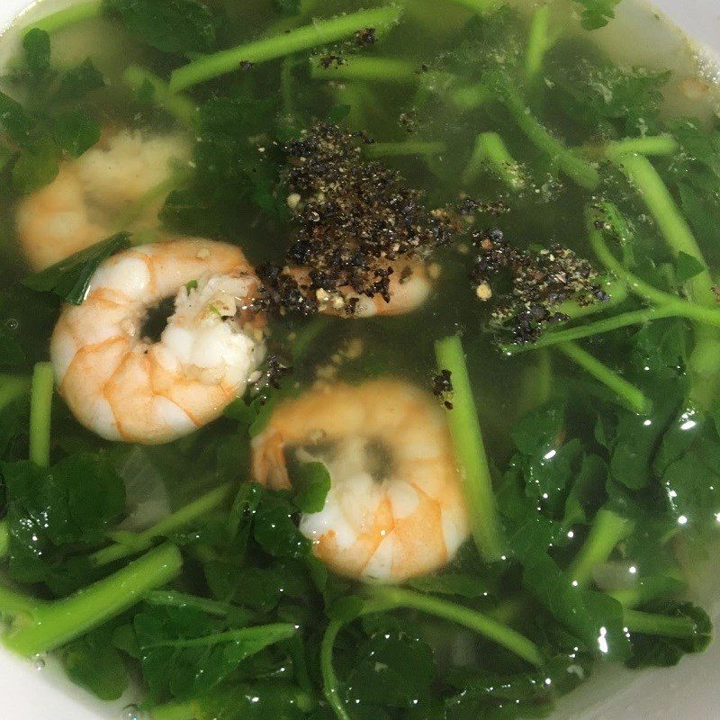 Step 3 Finished product Watercress soup (watercress) with fresh shrimp