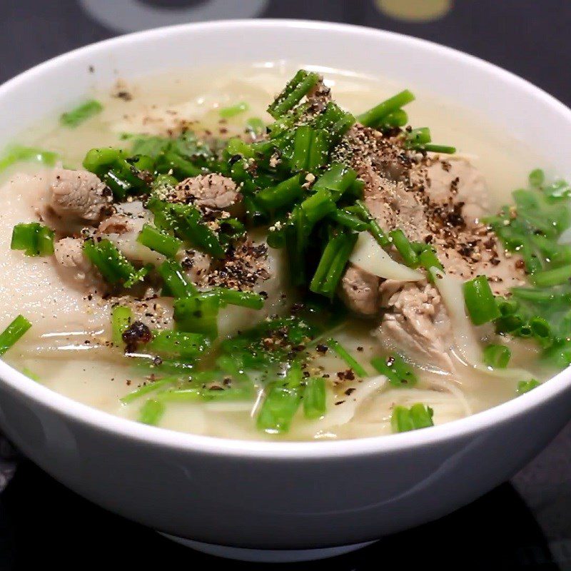 Step 5 Finished product Fresh bamboo shoot soup with pork tail