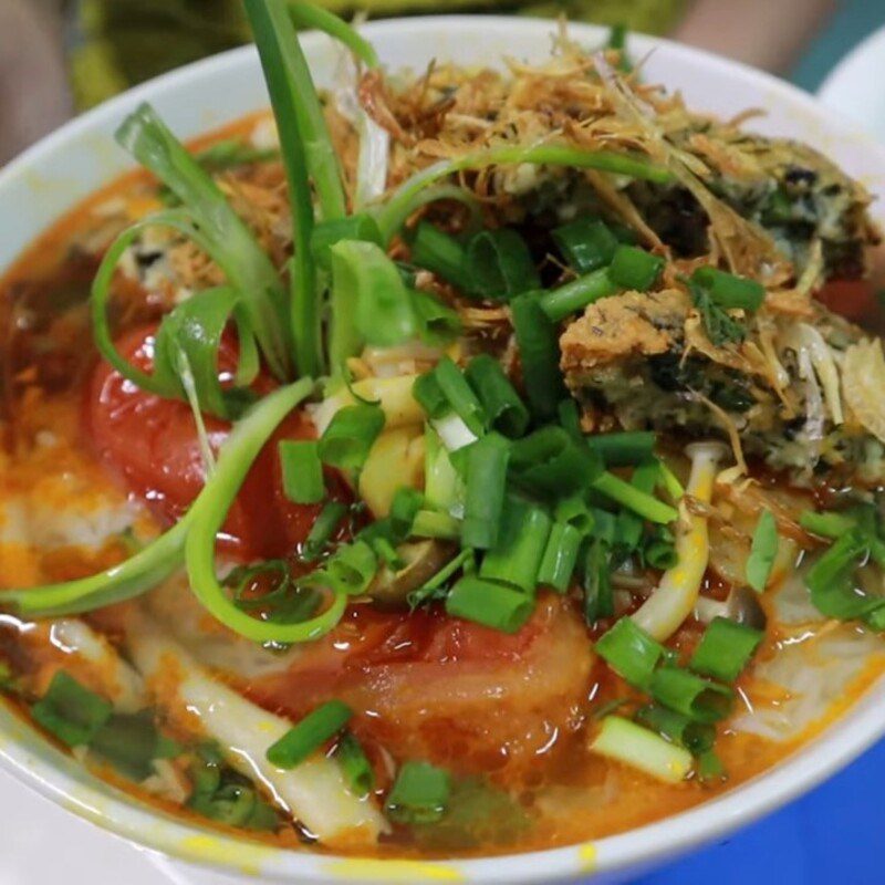 Step 6 Final product Vegetarian fish cake noodle with seaweed fish cake