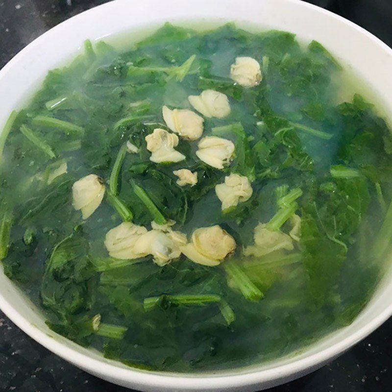 Step 3 Final product Clam soup with mustard greens (recipe shared by users)