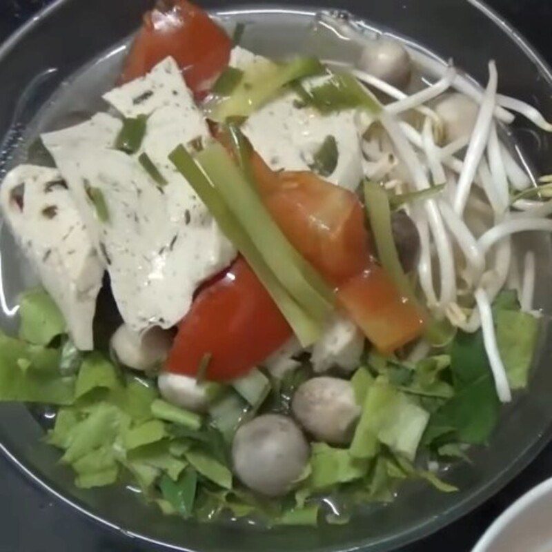 Step 5 Final product of vegetarian fish cake noodle soup from pre-made fish cake