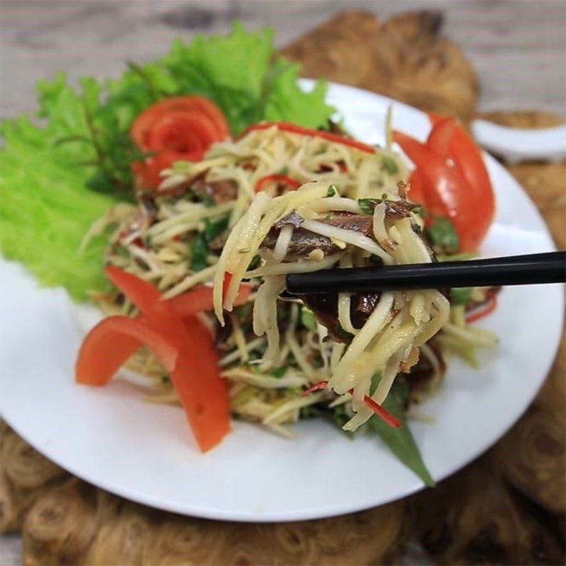 Step 5 Finished product of dried mango salad with golden needle fish