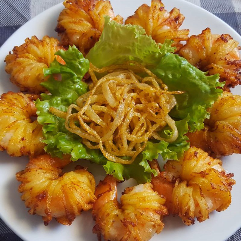 Step 6 Finished product Shrimp wrapped in crispy fried potatoes