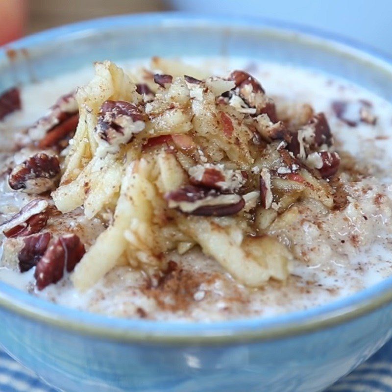 Step 5 Final Product Oatmeal porridge with apples and honey