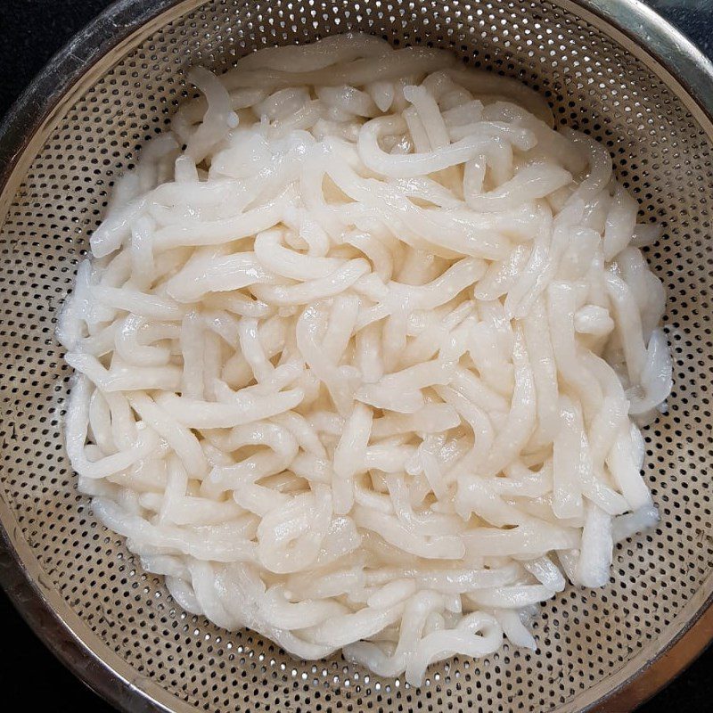 Step 4 Finished product of rice noodle strands made from tapioca flour