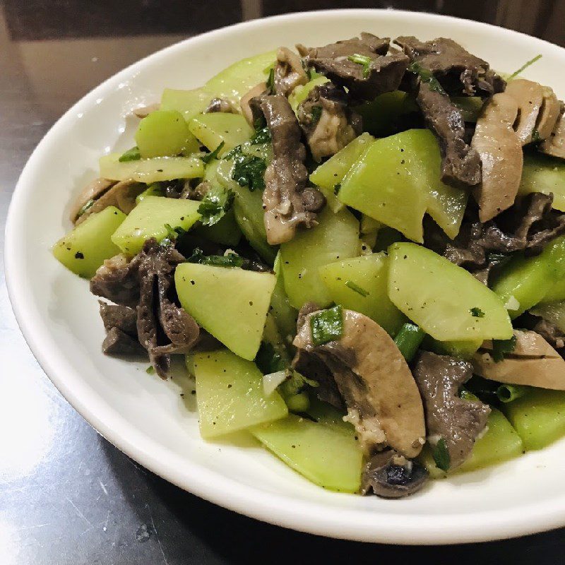 Step 5 Final Product Stir-fried Chayote with Pig Heart