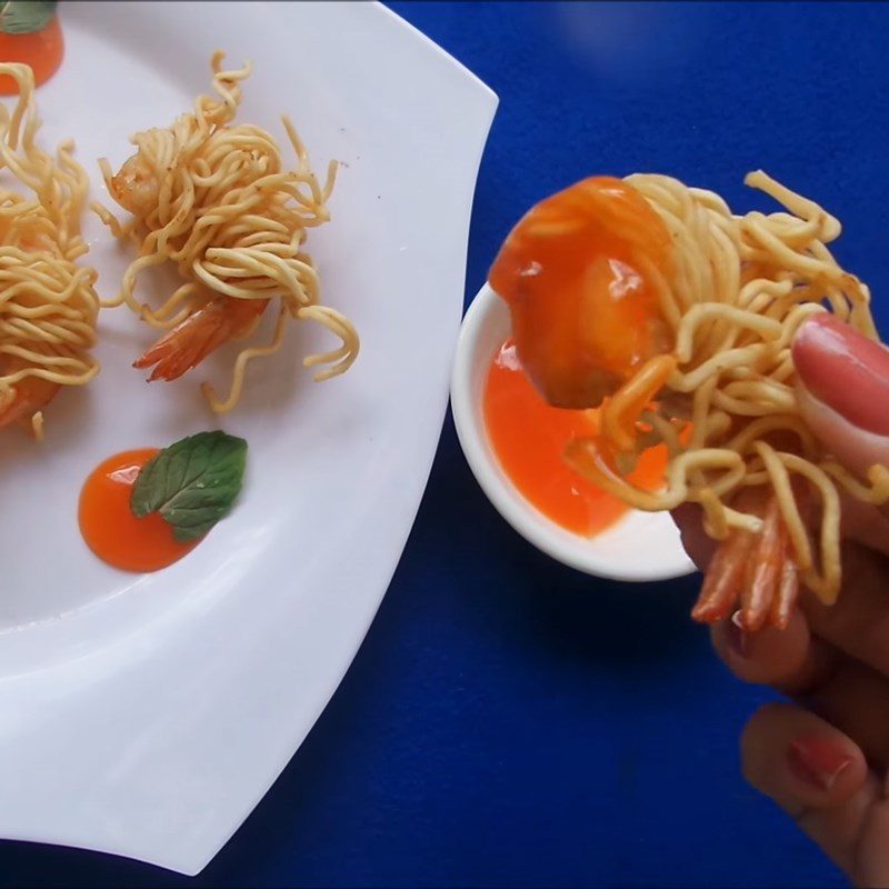 Step 5 Final product of crispy fried noodle rolls with shrimp