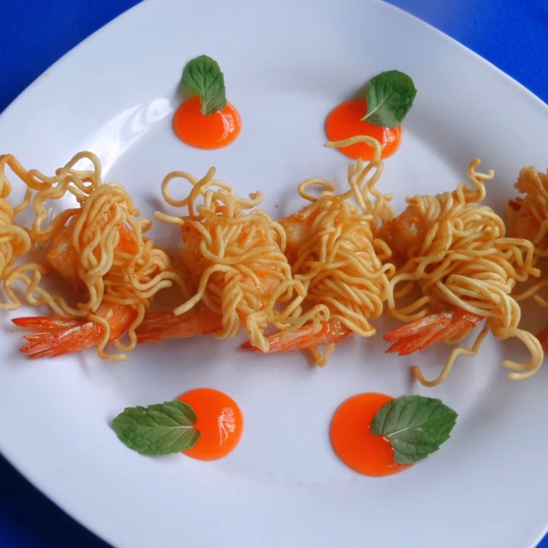 Step 5 Finished product Crispy fried shrimp wrapped in noodles