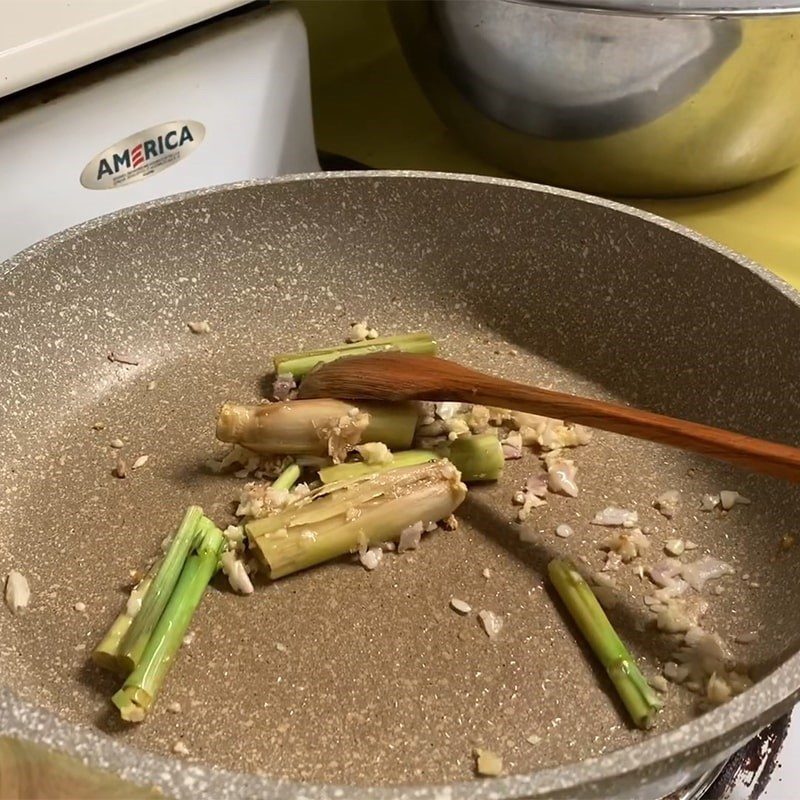 Step 4 Stir-frying Stir-fried pork leg