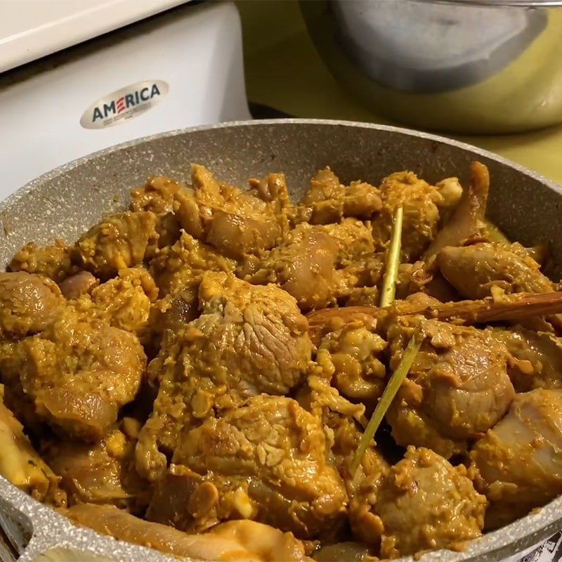 Step 4 Stir-fried Pork Leg