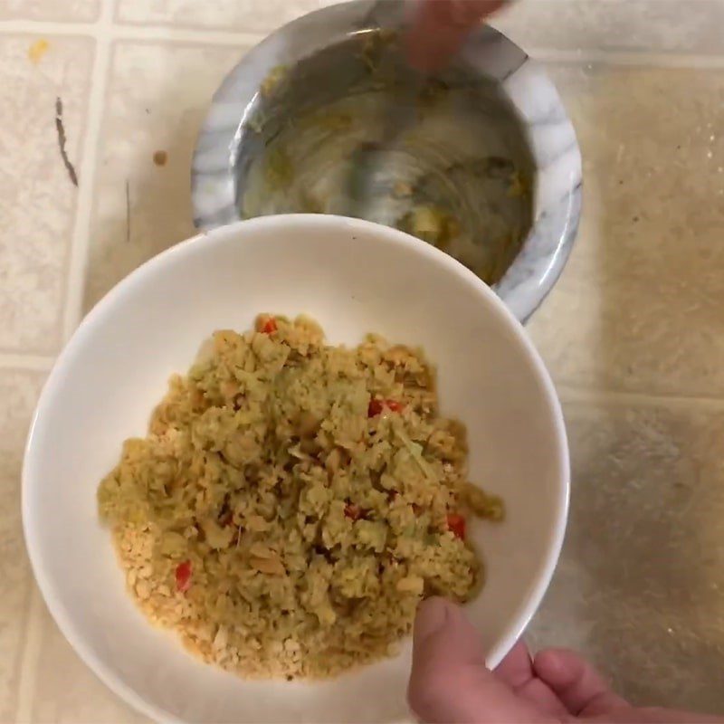 Step 5 Prepare the dipping sauce for Stir-fried Pork Leg