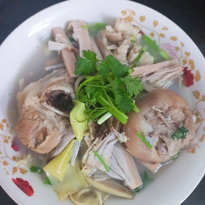 Step 4 Finished product Banana flower soup with pork trotters (recipe shared by user)