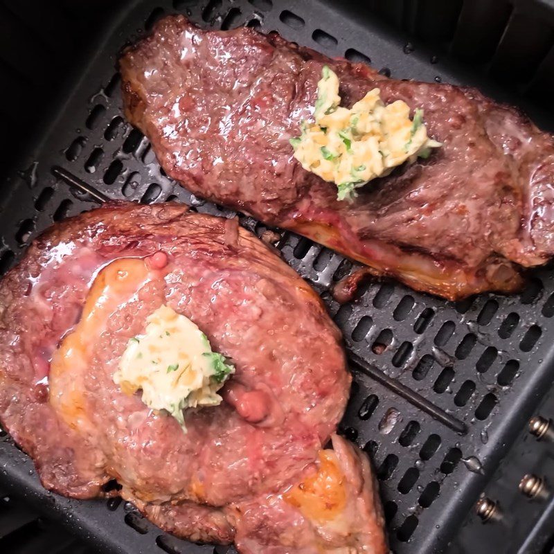 Step 4 Final Product Garlic Butter Sauce Steak Cooked in an Air Fryer