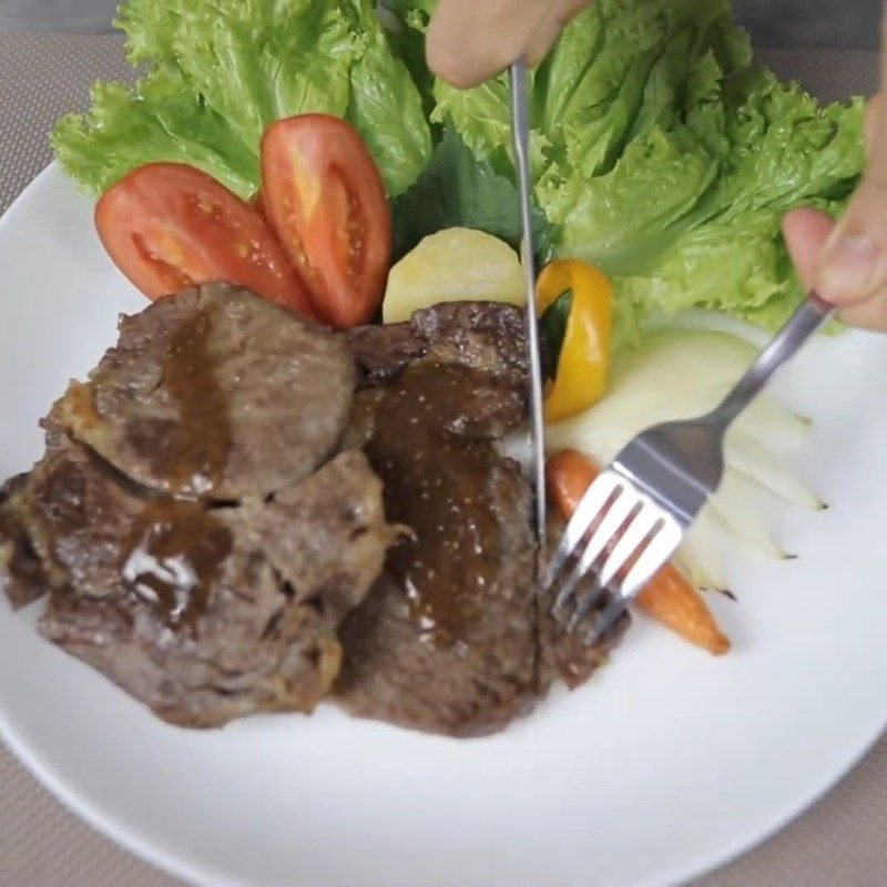 Step 4 Finished Product Vegetable beef steak cooked in an air fryer