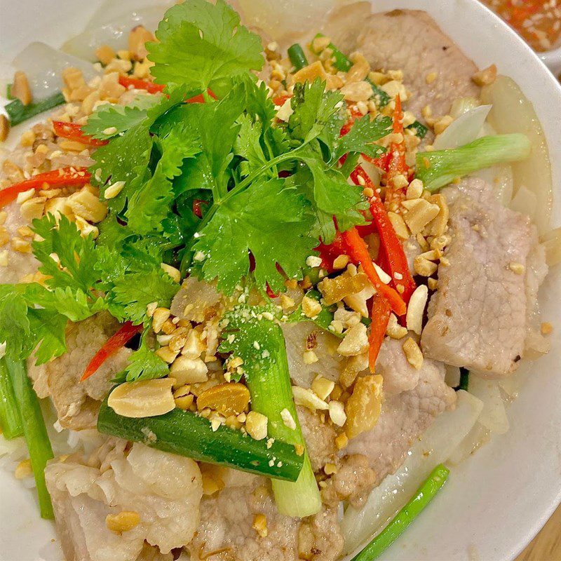 Step 4 Finished product Stir-fried rice noodles with onions