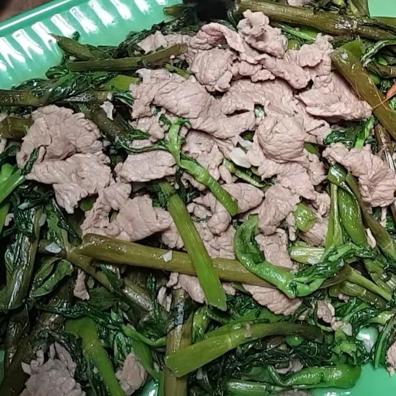 Step 4 Finished Product Stir-fried buffalo meat with rice paddy herb