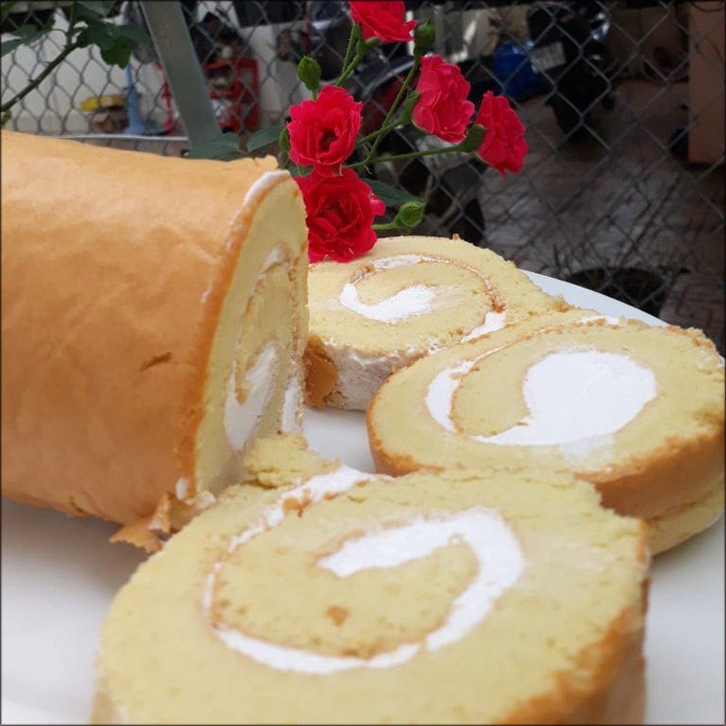 Step 5 Finished product Sponge cake roll with cream (Recipe shared by user)