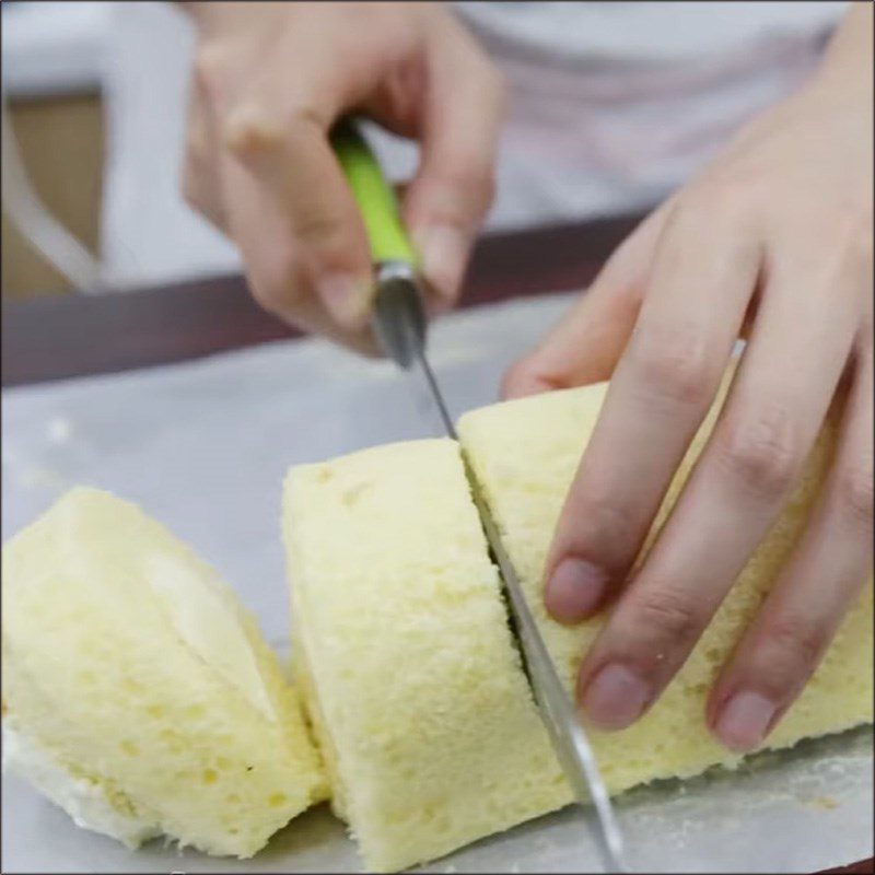 Step 5 Finalizing the sponge cake roll