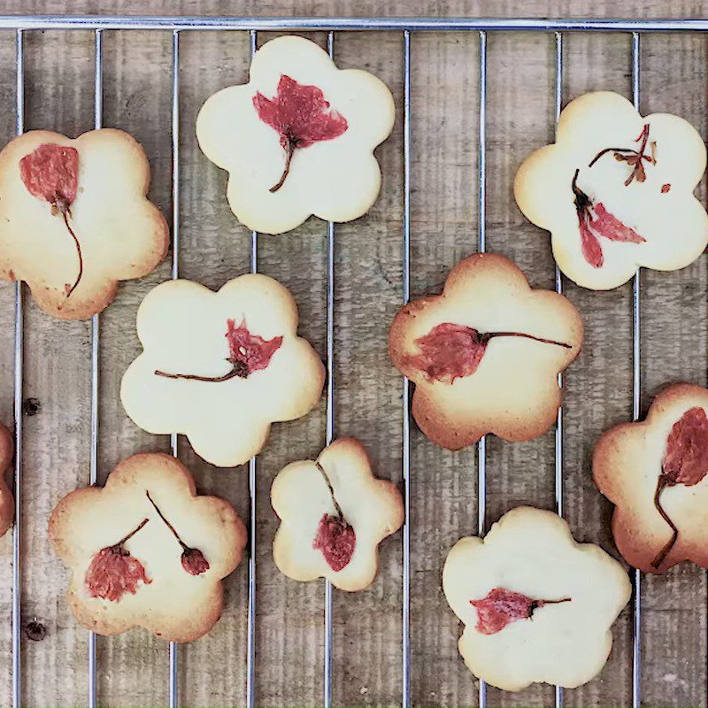 Step 4 Final Product Cherry blossom cookies