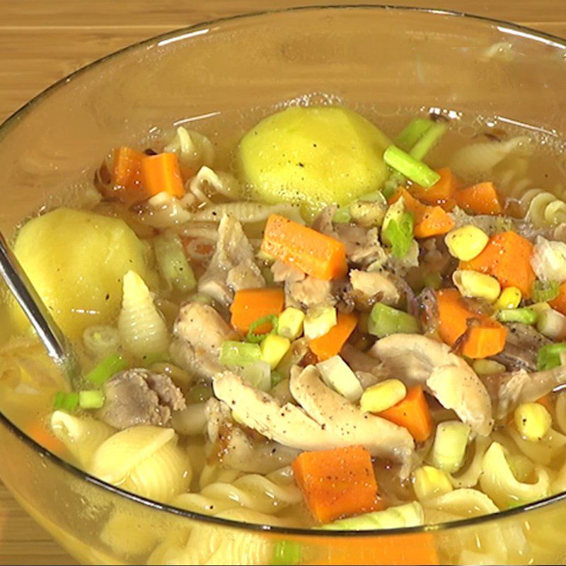 Step 6 Finished product Shredded chicken pasta with vegetables