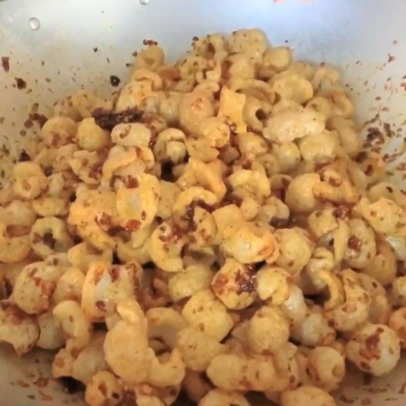 Step 5 Final product Fried pork skin with satay seasoning