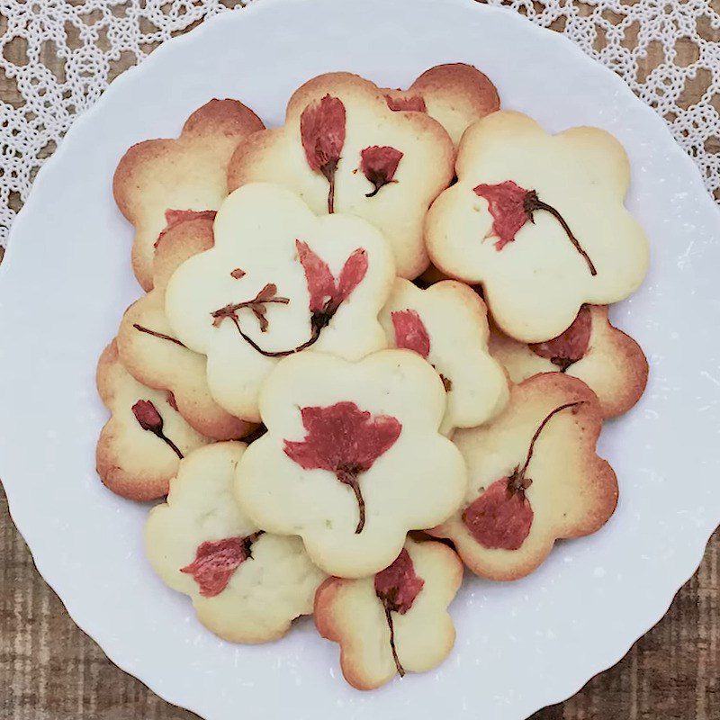 Step 4 Final Product Cherry blossom cookies