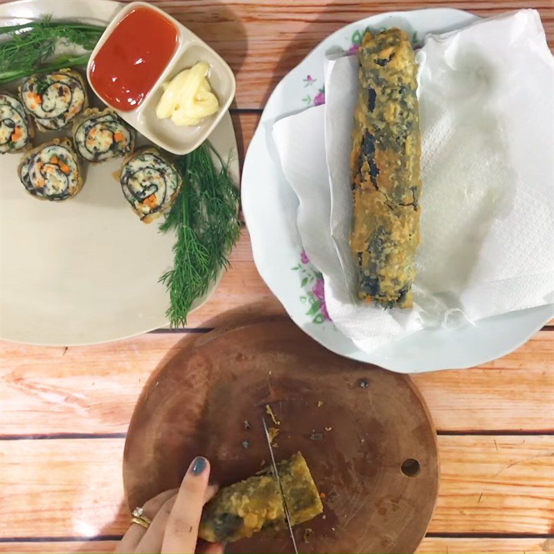 Step 4 Fry the seaweed Fish cake seaweed rolls