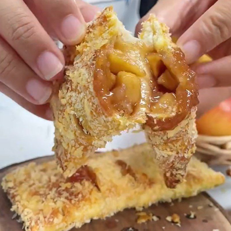 Step 5 Final product Baked apple pie using sandwich