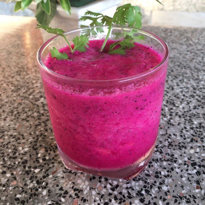 Step 3 Final product Smoothie with dragon fruit and apple